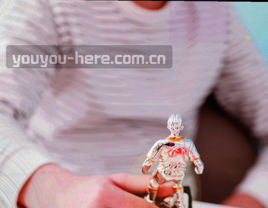 深色界面上的反馈提交区域，包含事务类型选项与说明输入框